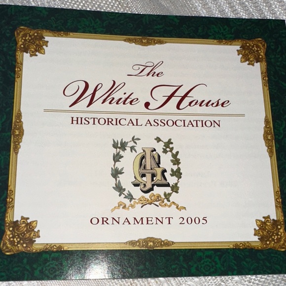 Gold and Green Ornament - Picture 3 of 6